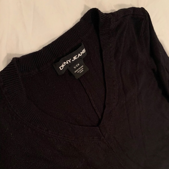 Black v-neck sweater - Picture 2 of 6